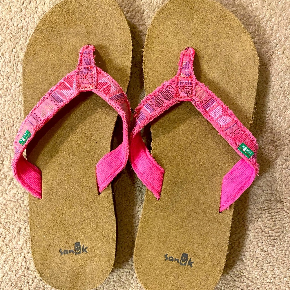 Pink SANUK Size 9 flip flops